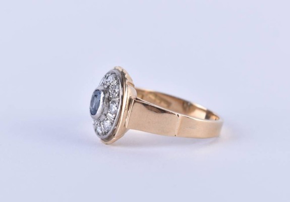 Brilliant - cut sapphire ring