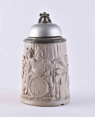 Bierkrug mit Glockendeckel um 1900