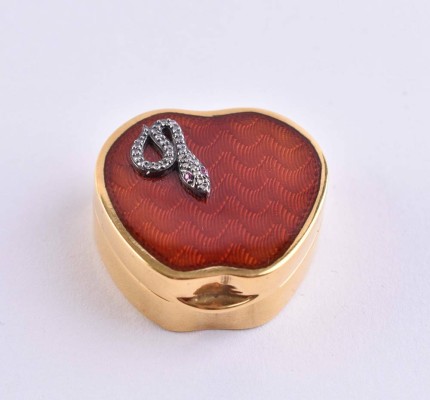Lidded box Russia in the shape of an apple