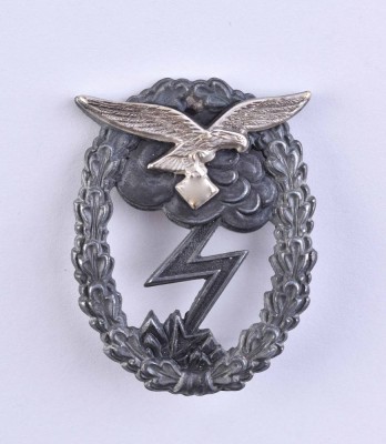 Earth Combat Badge WW II