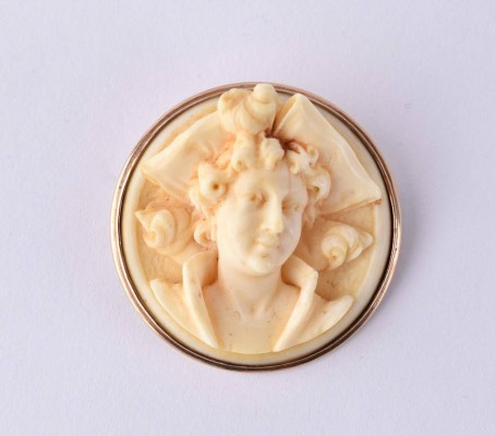 Cameo circa 1900