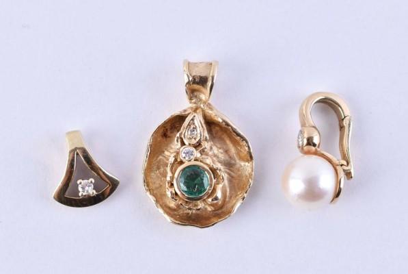 3 Anhänger mit Brillanten und Farbsteinen