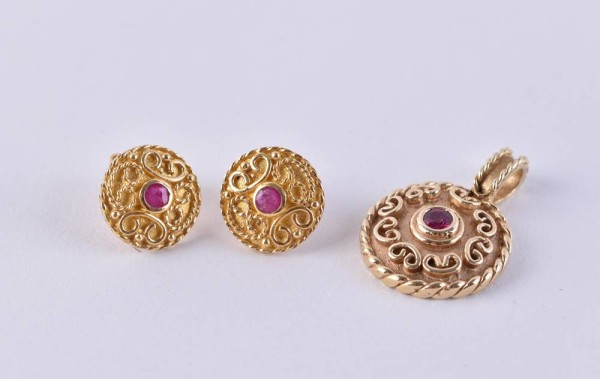 Schmuckset mit Rubinen