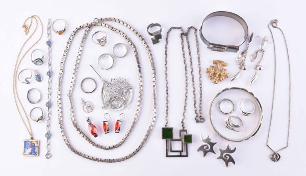 A group of silver jewellery