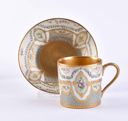 Vitrinentasse mit Untertasse 