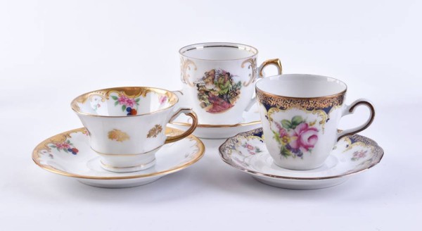 Konvolut Vitrinentassen mit Untertassen