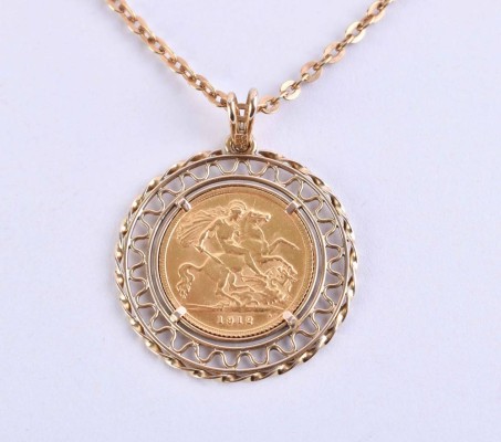 Coin pendant with chain