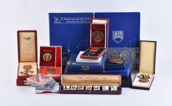 Konvolut DDR Medaillen und Auszeichnungen