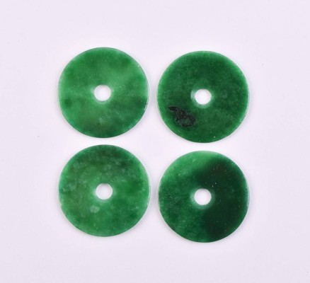 Set aus vier Jadeit Ohrringplättchen China, 20. Jhd.