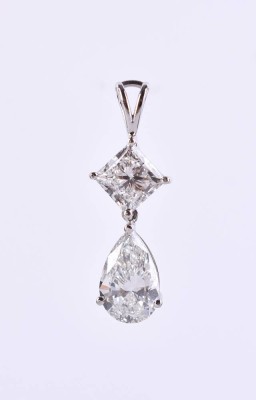 Princess-cut brilliant pendant