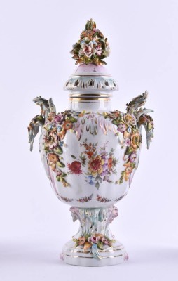 Deckelvase Sitzendorf frühes 20 Jhd.