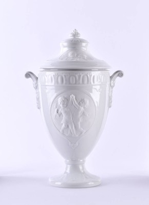 Lidded vase Tettau
