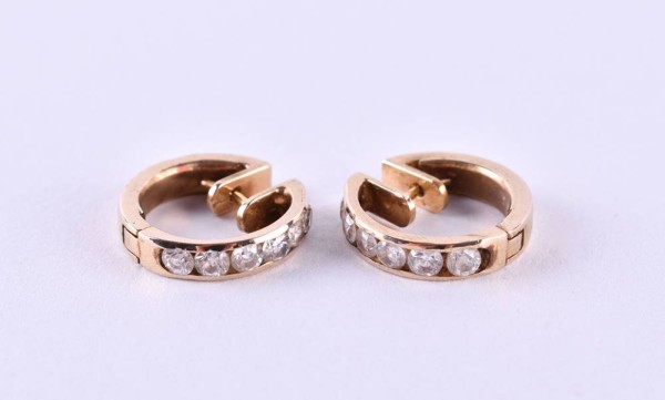 Pair of earrings