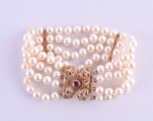 Pearl bracelet