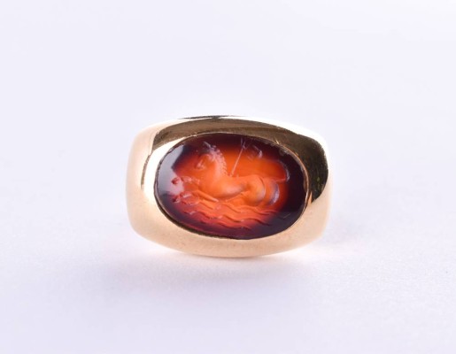 Ring mit Gemme