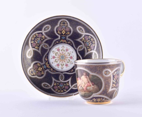 Prächtige  Bildtasse mit Juwelendekor, Meissen