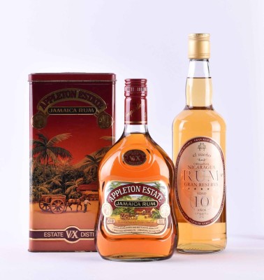 2 Flaschen Rum