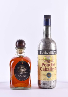 1 Flasche Likör und 1 Flasche Weinbrand