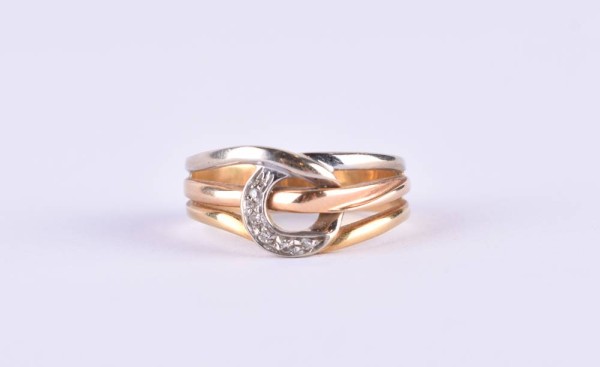 Women's diamond ring