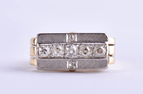 Women's brilliant-cut diamond ring