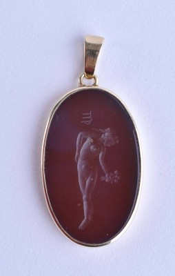Pendant with carnelian