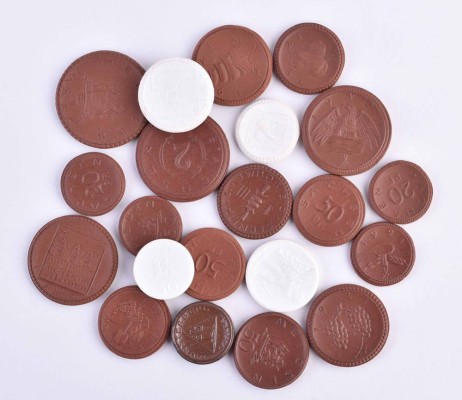Convolute of porcelain emergency coins, Meissen